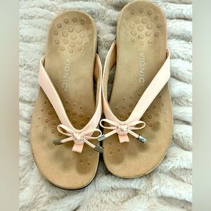 Vionic pink patent leather strap sandals. Size 8.5